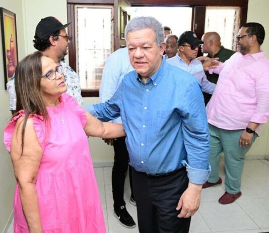 NEYBA: .Leonel Fernández visita a José Peña (Tunto) en su recorrido del fin de semana