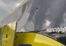 HAITI: Guagua de Caribe Tour llegó con dos heridos a Petión Ville tras ser atacada por una banda en Croix de Bouquets.