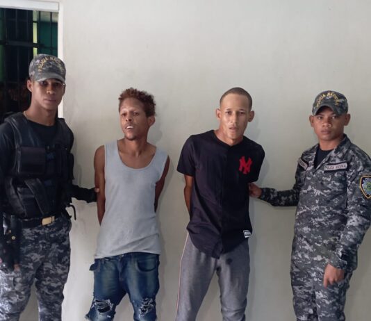 NEYBA: Detienen dos jóvenes con varias porciones supuestamente de Crack y Marihuana.