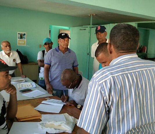 BAHORUCO: Pensionados no votan en elecciones de ANPA; afectados acusan presidente del gremio de excluirlos del padrón.