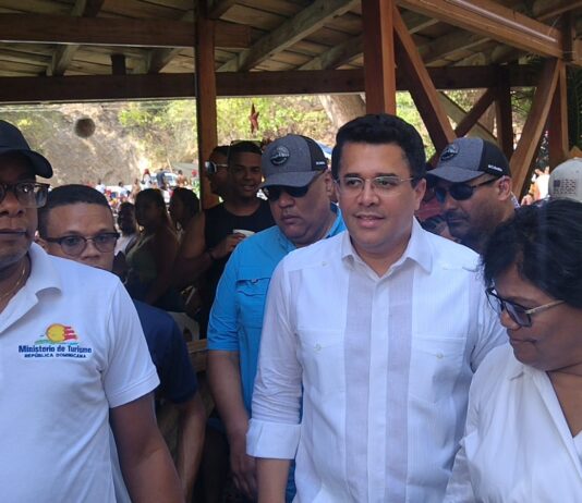 Ministro de Turismo David califica de exitosa la Semana Santa durante recorrido en el Sur.