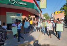 Marchan en Villa Jaragua por agua potable en varios sectores.