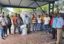 INUVA dona más de un millón de pesos en fertilizantes a viticultores del Valle de Neyba