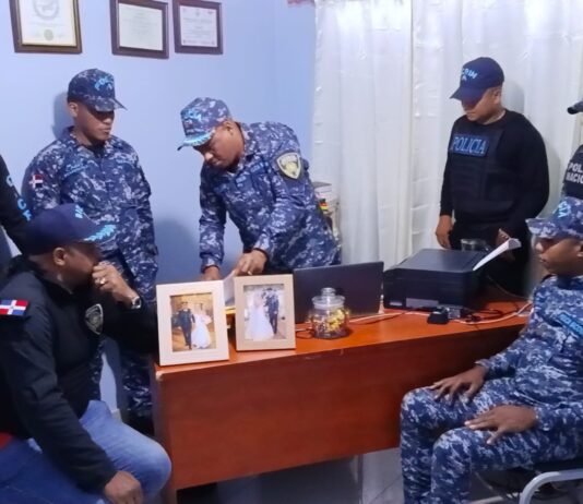 Policía en Bahoruco detiene decenas con órdenes de arresto e interviene puntos de drogas.